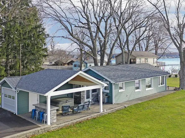 51104 N Shore Dr, Elkhart, IN 46514