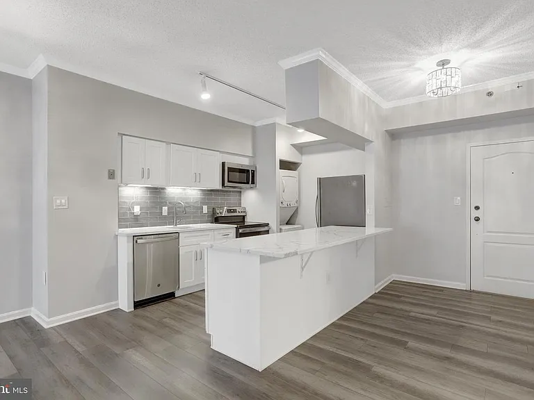 1211 S Eads St #1203 — Photo 7