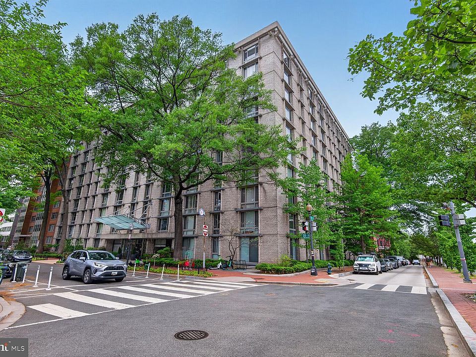 1st image of 950 25th St NW APT 106N
