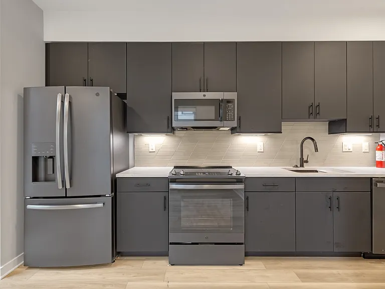 102 W Berks St — Photo 24