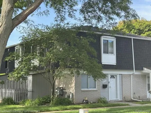 41223 S Woodbury Green Dr, Belleville, MI 48111
