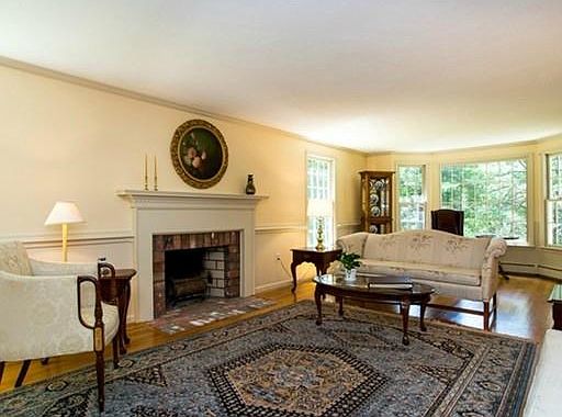 5th image of 4 Fox Hill Ln