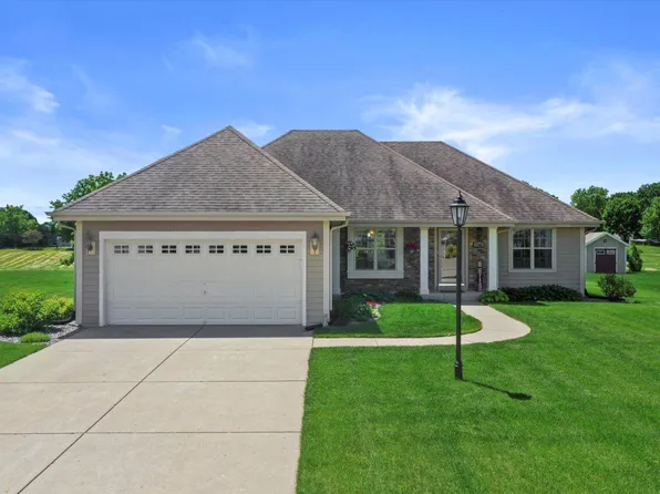 2765 Oakmont DRIVE, East Troy, WI 53120