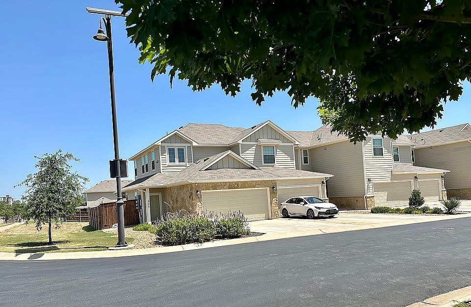 Street view Corner townhouse