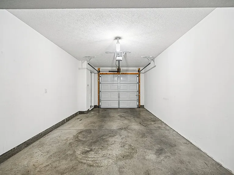 Latham Apartments — Photo 67