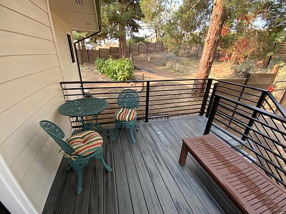 Apartment - Outdoor deck area