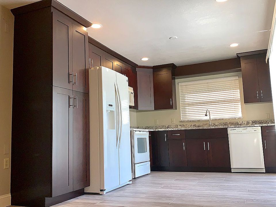 1st image of 3154 Foxwood Dr
