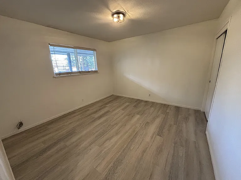 4091 Greenwood Rd #1 — Photo 3