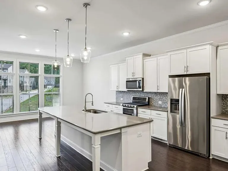 687 Avondale Creek Dr — Photo 6