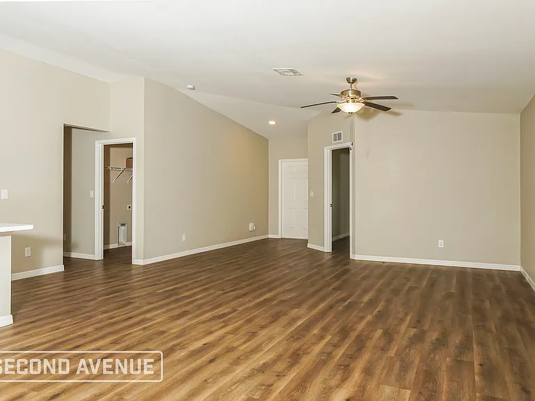 14134 Packard Ave — Photo 7