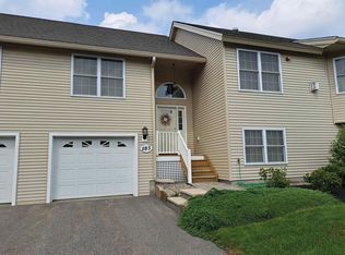 118 Hall Rd APT 3, Fremont, NH 03044