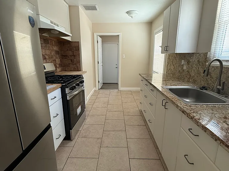 1013 E Garland Ave — Photo 14