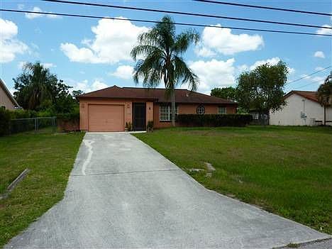 1st image of 762 SW Dalton Cir