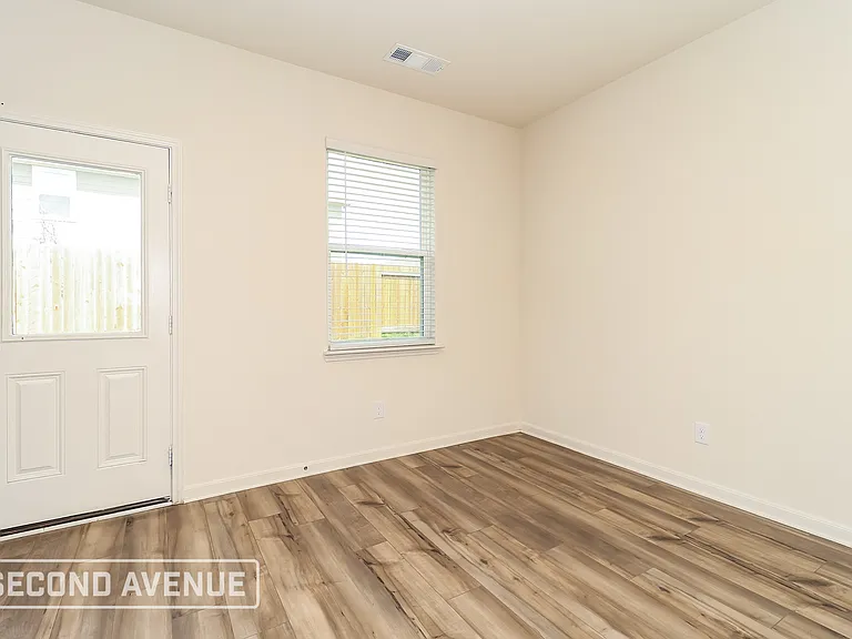 1329 Woodwinds Dr — Photo 7