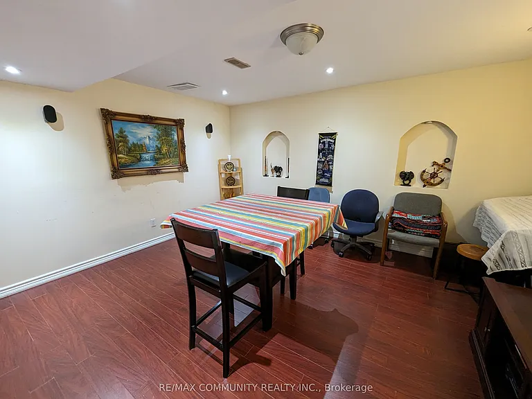 18 Skipperhill Cres — Photo 2