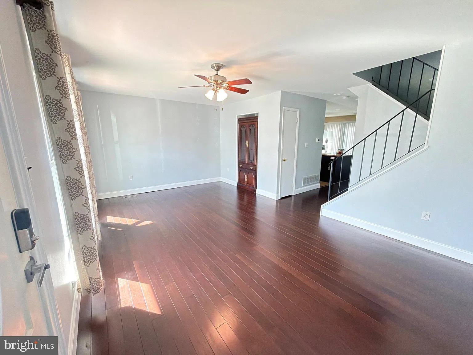 4 bed, 1.5 bath, 1375 sqft, $2,400 — Photo 2