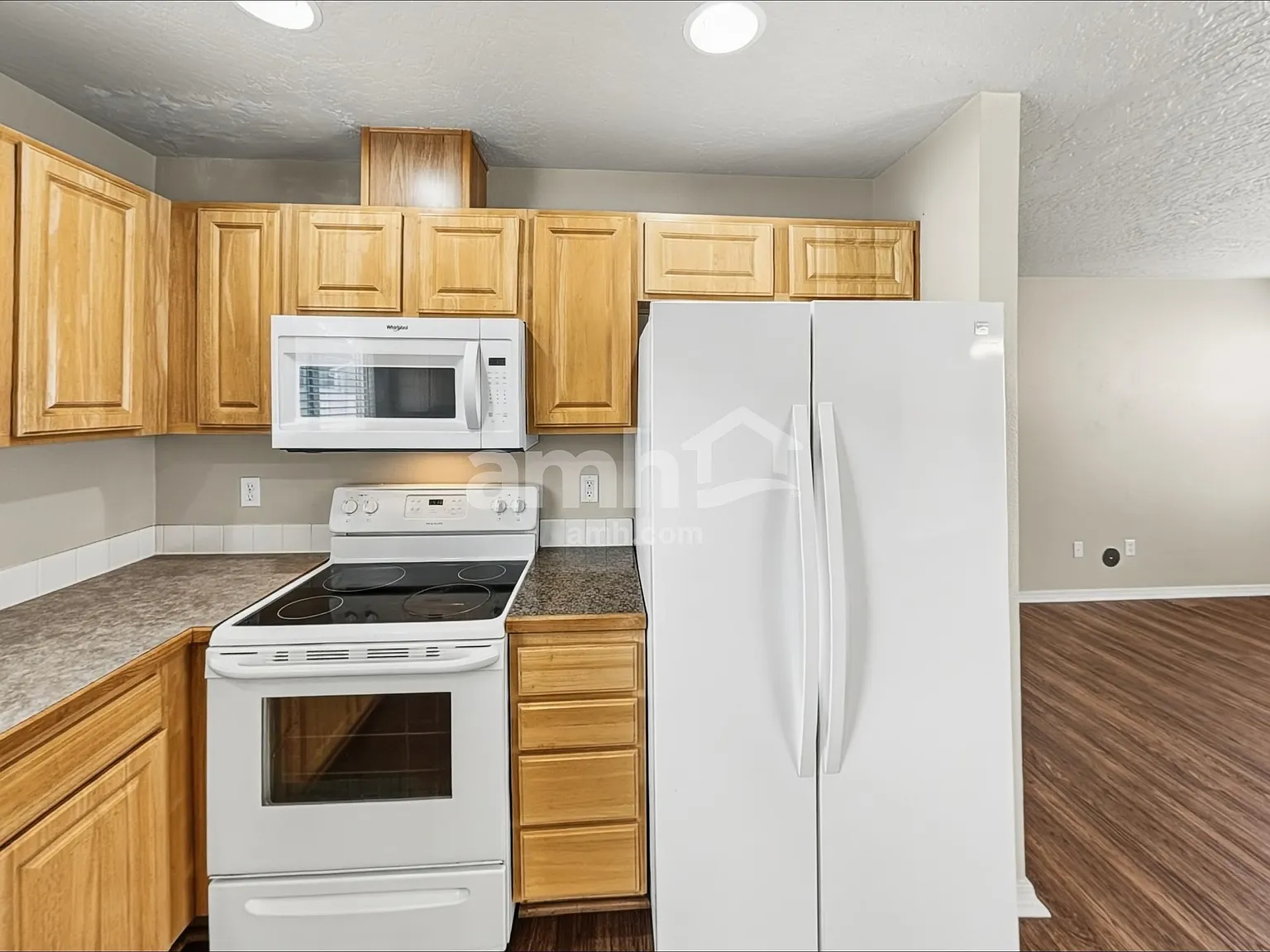 3 bed, 2.5 bath, 1552 sqft, $2,340 — Photo 3