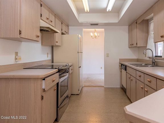 5th image of 174 Ainsley St SE