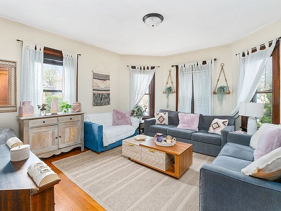 4th image of 18 Maple St