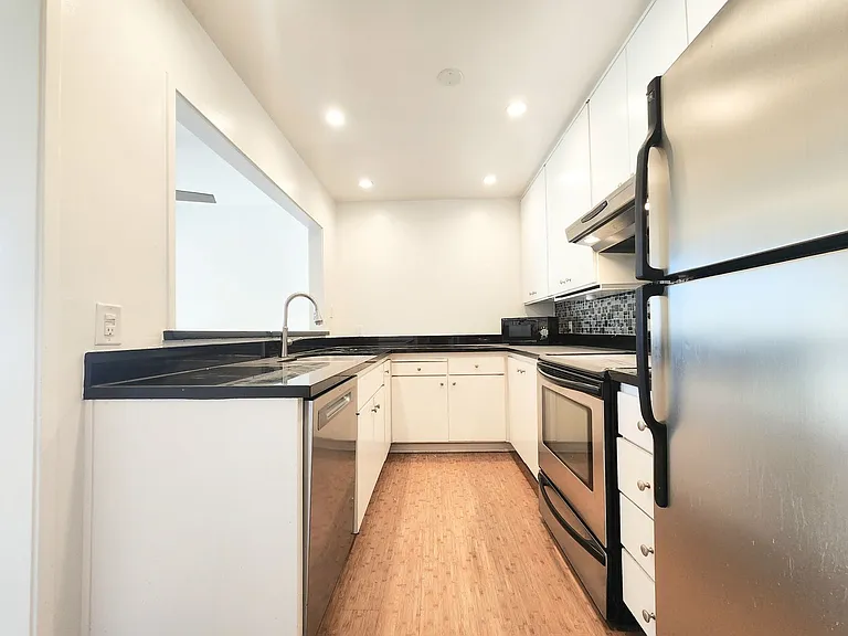 902 Peninsula Ave #405 — Photo 17