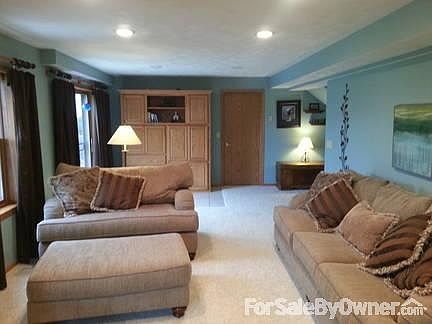 Living Area
						:
						Walk out basement