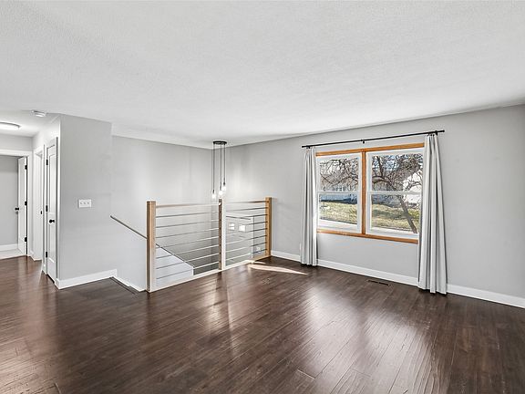 4th image of 307 W 15th St N