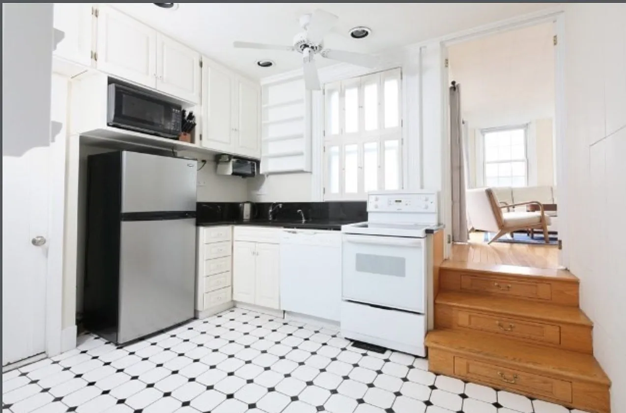 2 bed, 1.0 bath, 800 sqft, $4,200 — Photo 2