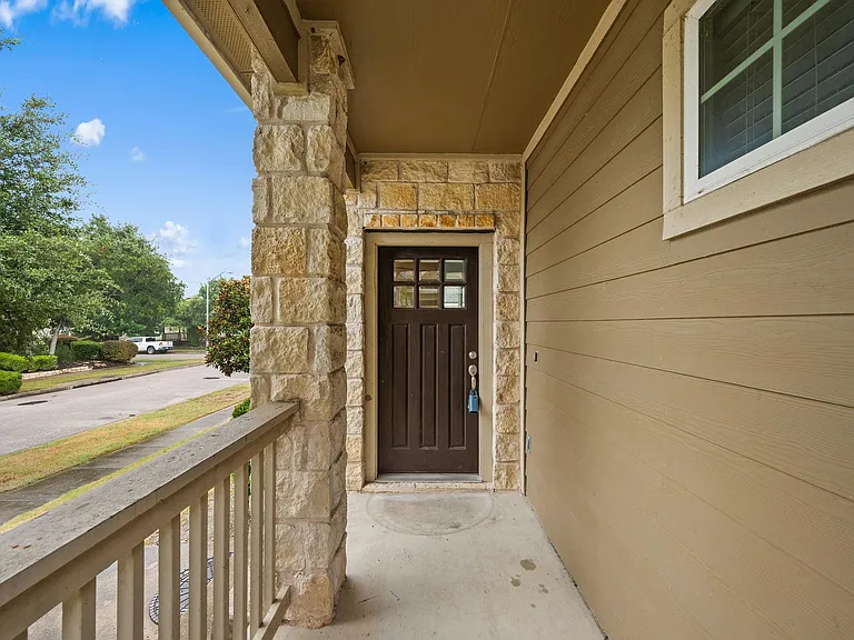 1613 Corn Hill Ln — Photo 3