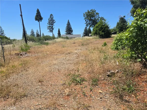 5671 Clara Ln, Paradise, CA 95969