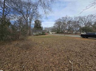 558 Hugh St, Spartanburg, SC 29301