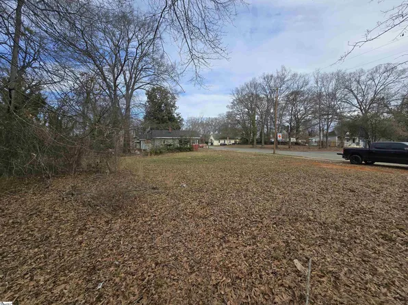 558 Hugh St, Spartanburg, SC 29301