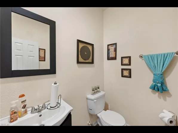 2020 County St, Portsmouth, VA 23704