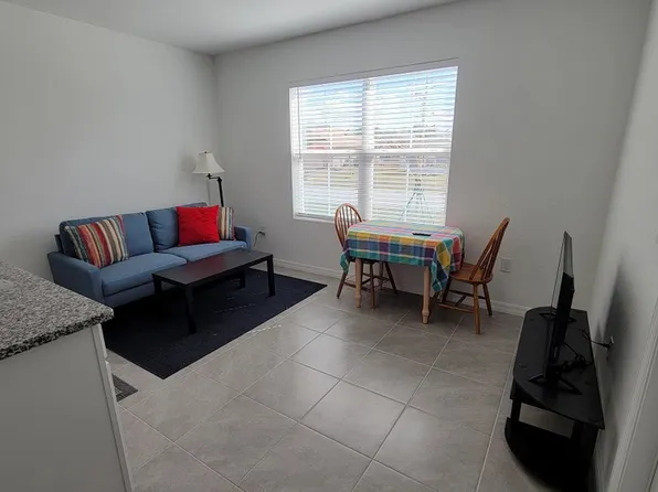 733 Cleaves St SE, Palm Bay, FL 32909