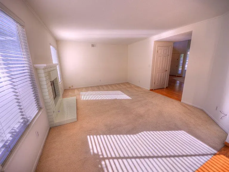 201 Yarborough Ln — Photo 16