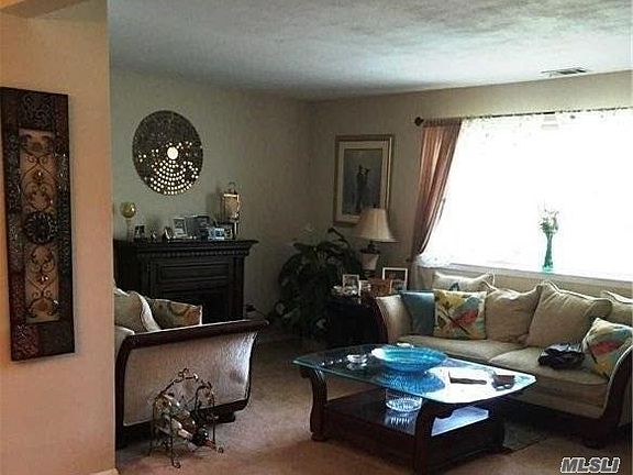 4th image of 70 Feller Dr