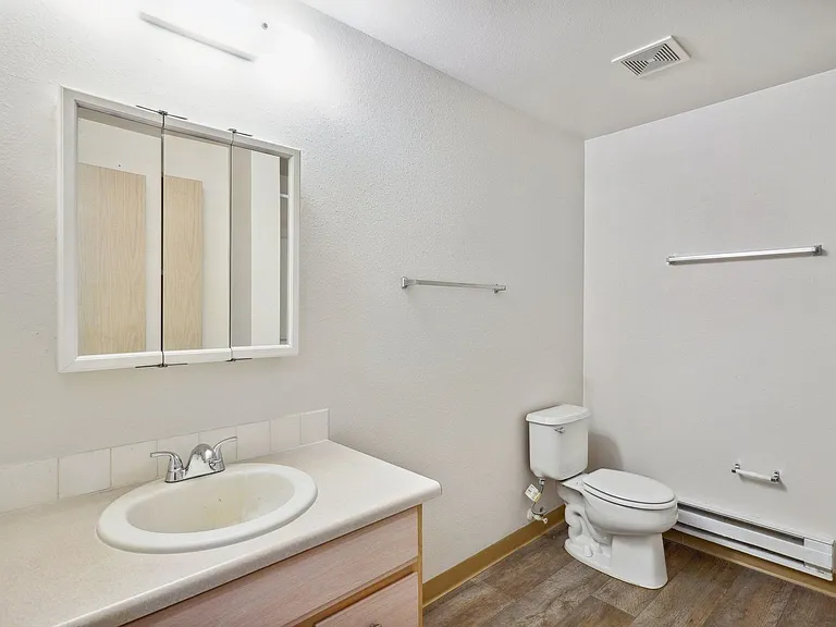 The Summit Apartments — Photo 32