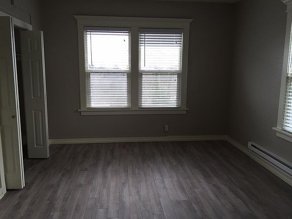 Living Area + walk-in Closet ('11 unit)