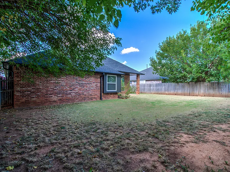1908 Joseph Dr — Photo 18