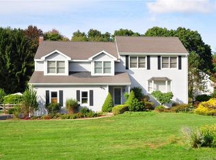 15 Newbury Ct, Simsbury, CT 06070