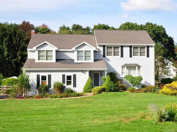 15 Newbury Court, Simsbury, CT 06070