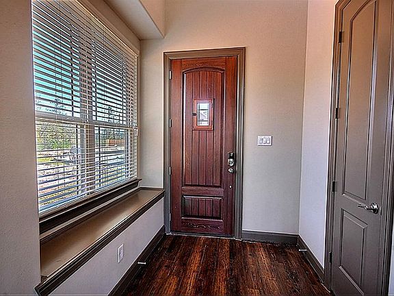 2nd image of 18 Aventura Pl
