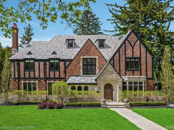 1900 Strathcona Dr, Highland Park, MI 48203