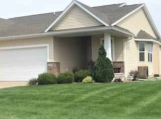 141 Ridge View Dr, Fairfax, IA 52228