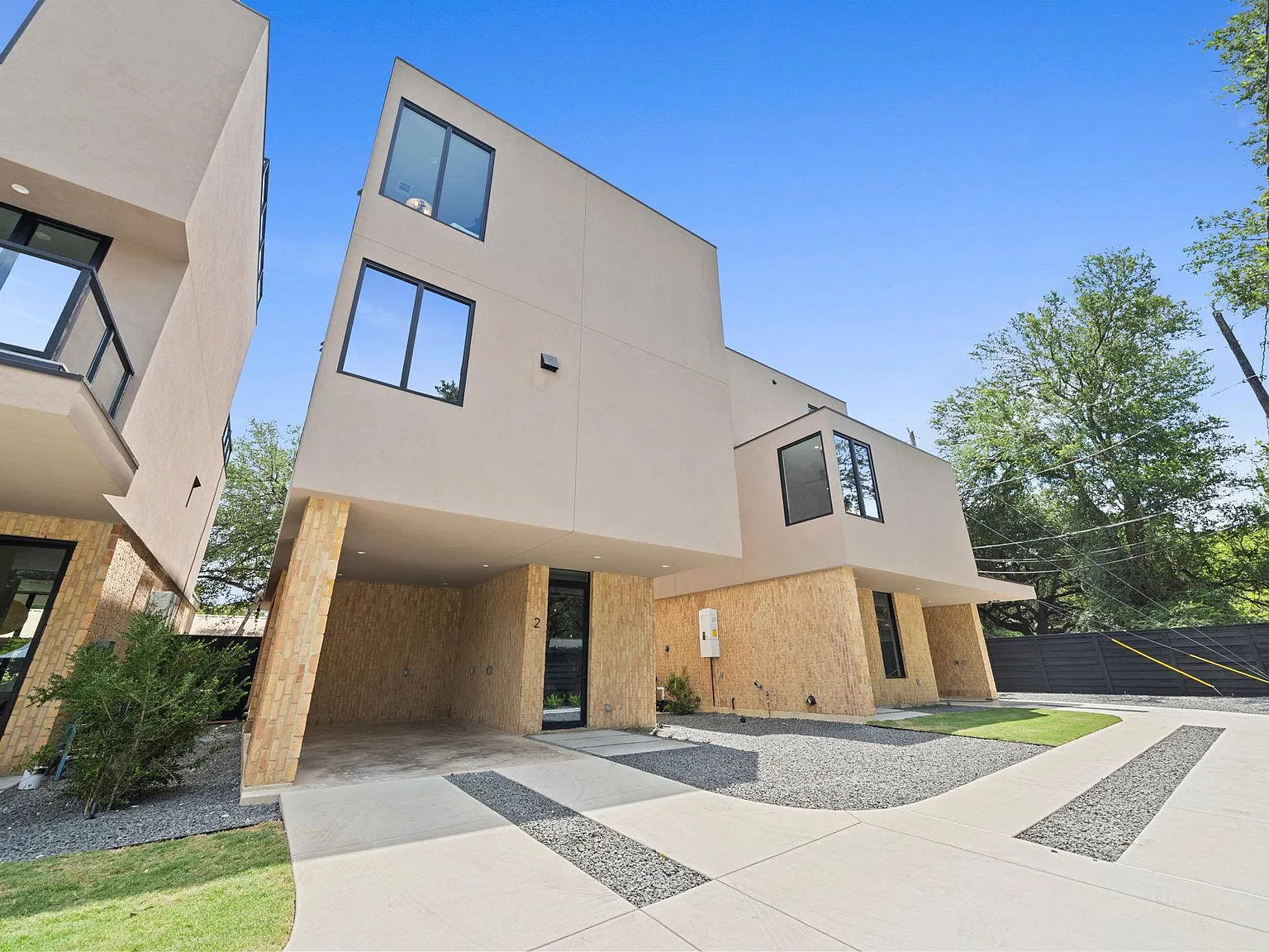 3 bed, 3.5 bath, 2591 sqft, $9,500 — Photo 3