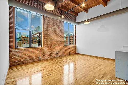 216 N May St Photo 1
