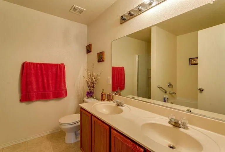 1310 Riviera Dr #1 — Photo 5