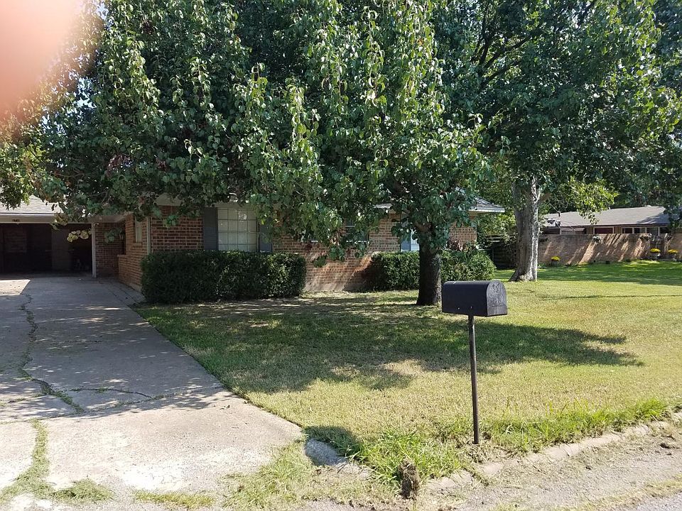 1st image of 2710 Tanglewood Dr