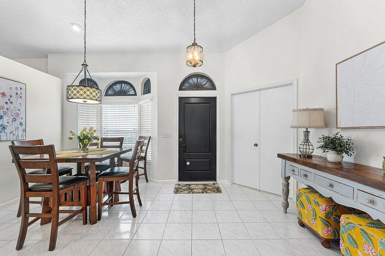 2 bed, 2.0 bath, 1415 sqft, $7,500 — Photo 3