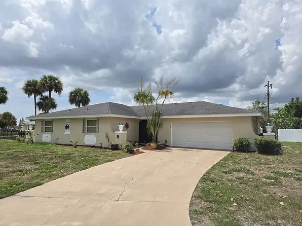 1618 Country Club Pkwy, Lehigh Acres, FL 33936