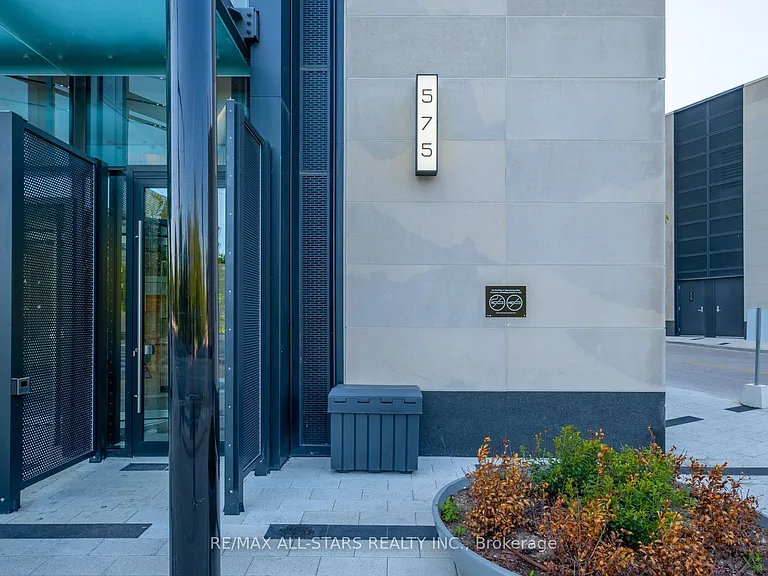 575 Bloor St E #2302 — Photo 3